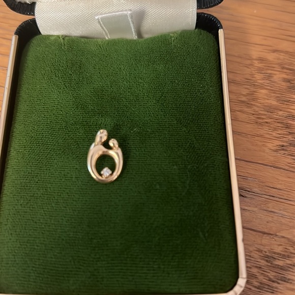 💐Solid 14k Mother & child pendant  - gorgeous! - Picture 2 of 6